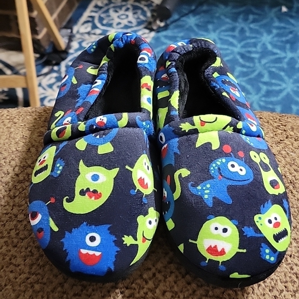 New Slippers for Boys Size 12